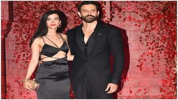 કરણ જોહરની બર્થડે પાર્ટીમાં ગર્લફ્રેન્ડ સબાનો હાથ પકડીને પહોંચ્યા ઋતિક રોશન, જાણો ક્યારે થશે લગ્ન