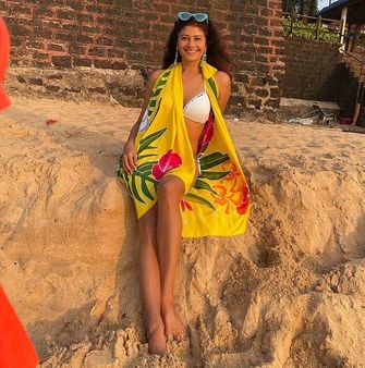 પૂજા બિકીનીમાં આગ લગાવી