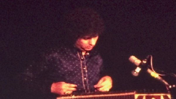 ઘણી હિંદી ફિલ્મોમાં આપ્યુ સંગીત ઘણી હિંદી ફિલ્મોમાં આપ્યુ સંગીત