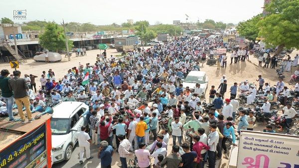 બનાસકાંઠાના થરાદમાં નર્મદા કમાન્ડ એરિયા વધારવાની માંગ સાથે યોજાઇ બાઇક રેલી