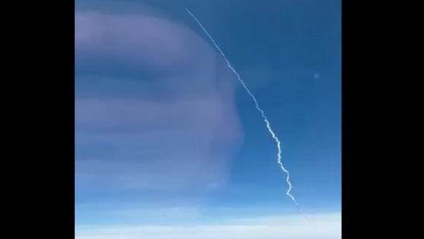 મિસાઇલ વિશે વાત કરે છે પાયલટ