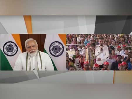 ઉત્કર્ષ સમારોહમાં બે દીકરીઓનું સપનું સાંભળીને PM મોદી ભાવુક થયા!