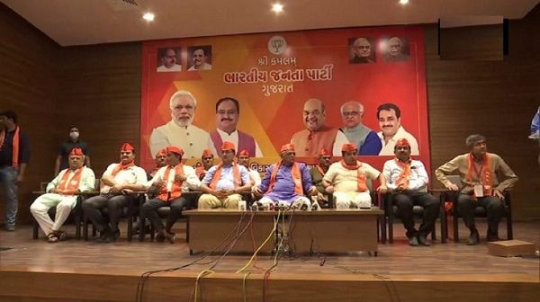 ગુજરાત વિધાનસભાની ચૂંટણી પહેલાં 500 ડૉક્ટરોએ કેસરીયો ખેસ ધારણ કર્યો!