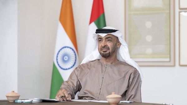 શેખ ખલીફાનો જન્મ 1948માં થયો હતો