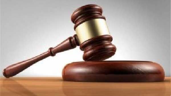 કેરળ મહિલા આયોગે ટીકા કરી