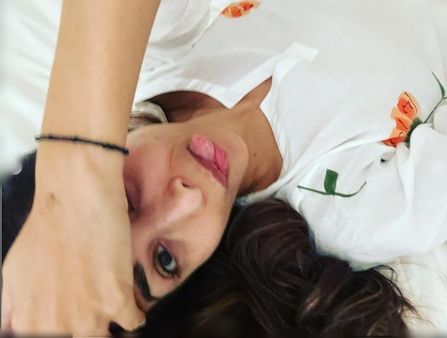 વિખરાયેલા વાળ અને સફેદ કુર્તામાં મલાઈકા અરોરાએ શેર કર્યા બેડરૂમના ફોટા