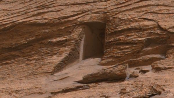 નાસાને મંગળ પર દરવાજો મળ્યો નાસાને મંગળ પર દરવાજો મળ્યો