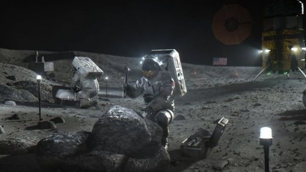 ક્રૂ સ્પેસફ્લાઇટ ઇન્ડસ્ટ્રીનો વિકાસ