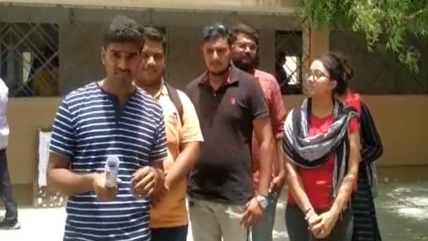 રાજકોટમાં પીજીવીસીએલ ની પરીક્ષાનું પેપર ફૂટ્યુ હોવાની વિદ્યાર્થીઓની ફરિયાદ