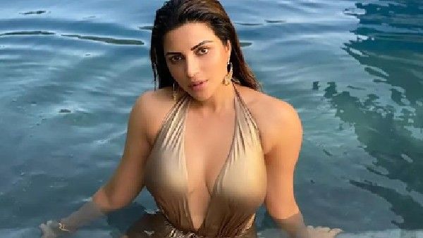 હોટ સ્વિમશૂટમાં પાણીમાં ઉતરી શમા સિકંદર, બોલ્ડ અંદાજમાં પાણીમાં આગ લગાવી!