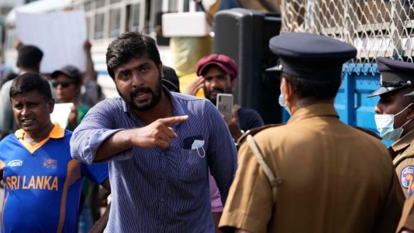 શ્રીલંકામાં ગૃહયુદ્ધ જેવી સ્થિતિ, પ્રધાનમંત્રી આવાસથી ભાગ્યા રાજપક્ષે, ગુપ્ત જગ્યાએ લઇ ગઇ સેના