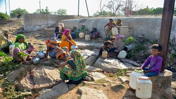 બન્નીમાં લોકો ખારા પાણીથી તરસ છીપાવવા મજબૂર