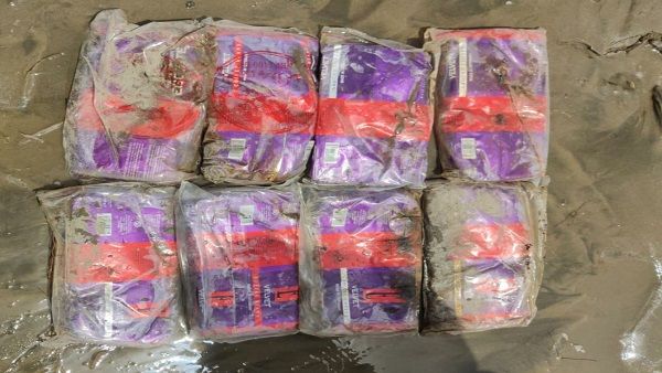 બીએસએફ અને નૌસેનાએ 8 પેકેટ ચરસ પકડી પાડ્યુ!