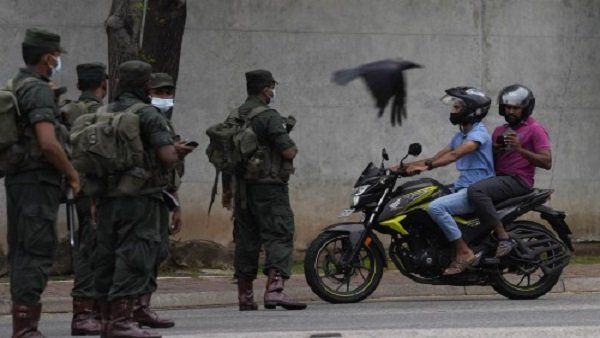 શ્રીલંકામાં સ્થિતિ બેકાબૂ, હિંસા ફેલાવનારાઓને દેખો ત્યાં ગોળી મારવાનો આદેશ!