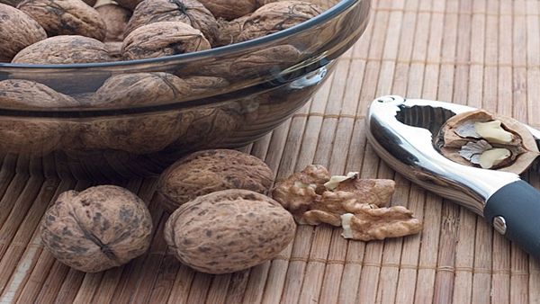 તમારા આહારમાં અખરોટનો સમાવેશ કરો તમારા આહારમાં અખરોટનો સમાવેશ કરો