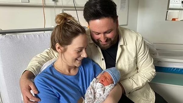 લગ્નના એક કલાક પહેલા દુલ્હને આપ્યો દીકરાને જન્મ, દુલ્હાને થયુ લાખોનુ નુકશાન, પાછા આવ્યા જાનૈયા