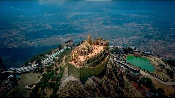 ધ્વજારોહણ સાથે પાવાગઢ યાત્રાધામનો ઈતિહાસ જોડાયેલો