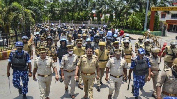 પંજાબમાં કોચિંગ સેન્ટરોની બહાર પોલિસ ફોર્સ તૈનાત