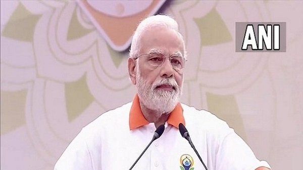 આંતરરાષ્ટ્રીય યોગ દિવસ પર બોલ્યા પીએમ મોદી - યોગ આખા બ્રહ્માંડમાં શાંતિ લાવે છે