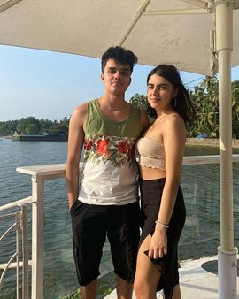 આમ ફોટો શેર કરે છે