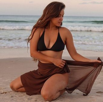 ફેનેલાને ન્યૂડ રહેવુ ગમે છે ફેનેલાને ન્યૂડ રહેવુ ગમે છે