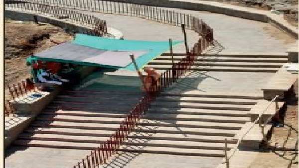 મોટા અને સુવ્યવસ્થિત પગથિયાનુ નિર્માણ