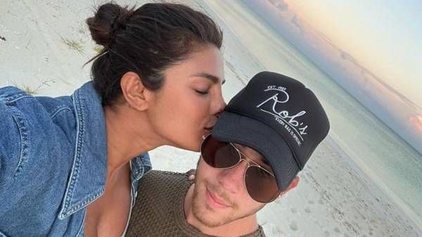 નિકને કર્યુ કિસ