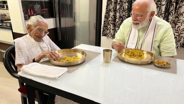 'નાના બાળકની આજે પણ મા જમ્યા પછી મારુ મોઢુ જરુર લૂછે છે'