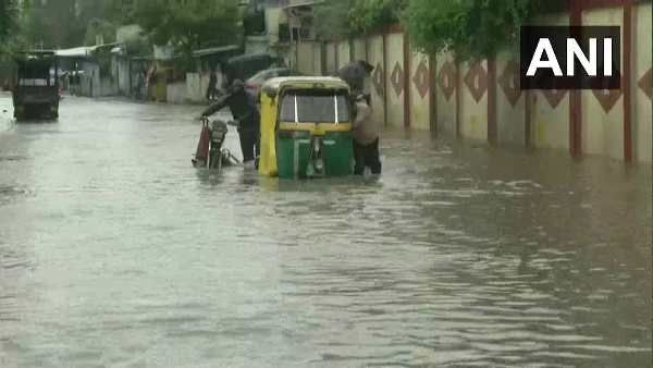 ભારે પવન પછી ગાજવીજ સાથે વરસાદની એન્ટ્રી