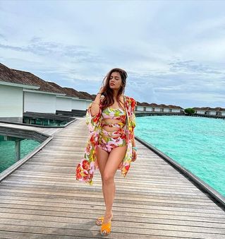 દિવ્યા હોટ લાગી રહી છે