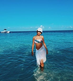 અવનીત માલદિવમાં છે અવનીત માલદિવમાં છે