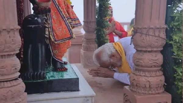 PM મોદીએ પાવાગઢમાં ધ્વજારોહણ કરી કહ્યુ - 5 સદી બાદ પાવાગઢ પર ધ્વજા લહેરાઈ છે