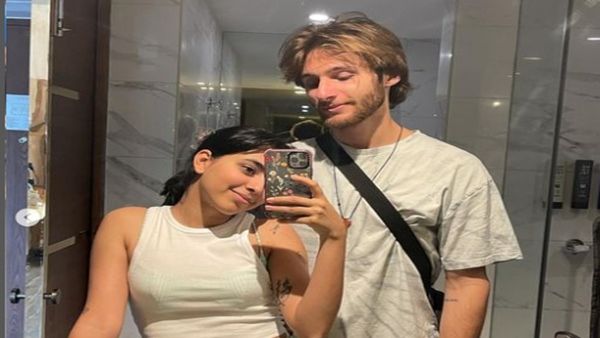 કારમાં બોયફ્રેન્ડ સાથે ઈન્ટિમેટ થઈ સ્ટાર કીડ, જુઓ તસવીરો