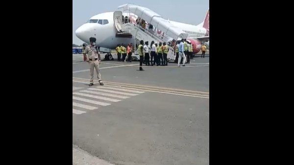 પટના દિલ્હી ફ્લાઇટનું ઇમરજન્સી લેન્ડીંગ, પ્લેનમાં ખામી સર્જાતા ફ્લાઇટનું સફળ લેન્ડીંગ