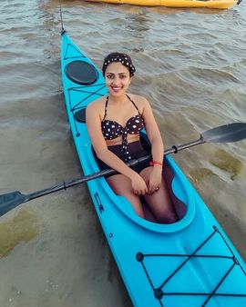 પોલ્કા ડિઝાઈન બિકીનીમાં હોટ લાગી રહી છે