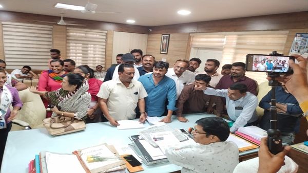 ભાવનગર: વિદ્યાર્થીઓને ભાજપમાં જોડાવાની નોટિસ આપનાર પ્રિન્સિપાલ સસ્પેન્ડ