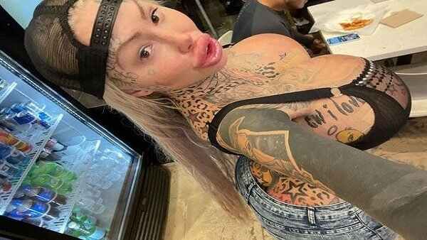 બ્રેસ્ટ સાઈઝને કારણે ફ્લાઈટમાં નો એન્ટ્રી