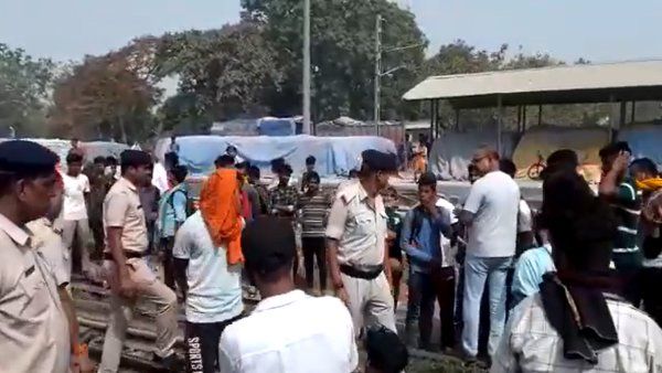 બિહારમાં સેનાની અગ્નિપથ યોજનાનો વિરોધ, ટ્રેન પર પથ્થરમારો, નેશનલ હાઇવે જામ