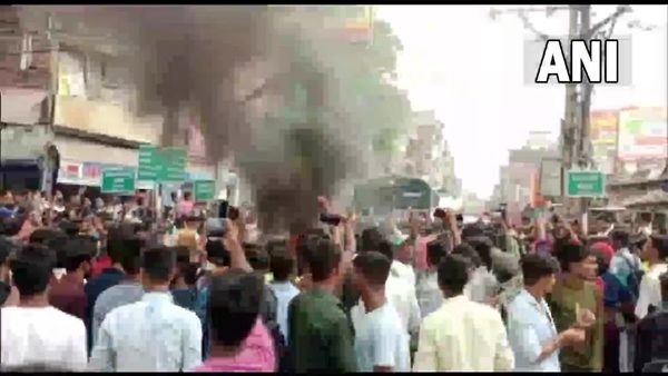 વિરોધીઓનું હિંસક પ્રદર્શન