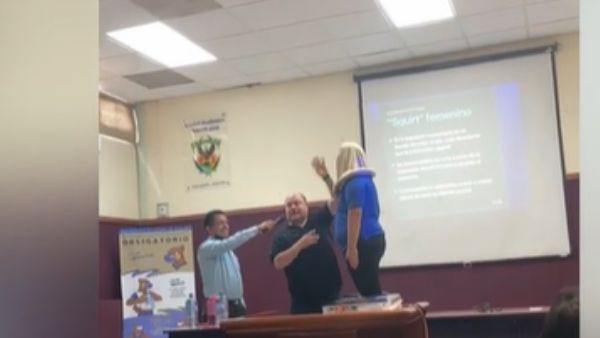 જે બાદ વિદ્યાર્થીને કપડાથી વીંટાળવામાં આવ્યો હતો