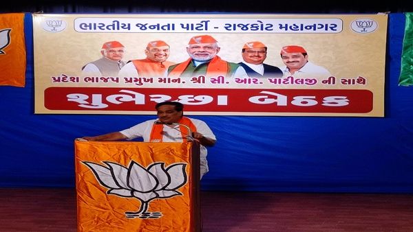 પાર્ટી ઓફિસના બાંધકામની સમીક્ષા કરી