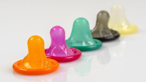 પ્લાસ્ટિક, રબર કે બીજુ કંઈ, શેના બનેલા હોય છે કોન્ડોમ? જાણો પર્યાવરણ માટે કેટલા ખતરનાક?