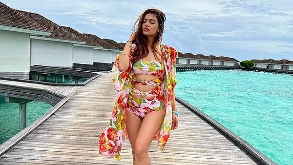 માલદિવમાં બોલ્ડ થઈ દિવ્યા અગ્રવાલ, બાથરૂમમાંથી હોટ ફોટો શેર કર્યા!