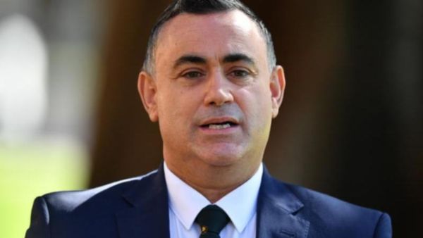 રાજકારણીએ રાહતનો શ્વાસ લીધો રાજકારણીએ રાહતનો શ્વાસ લીધો