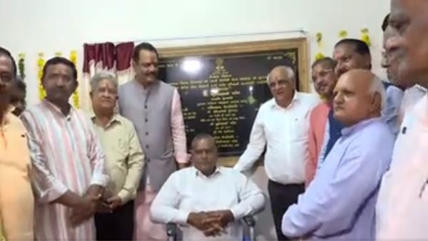 CMના હસ્તે MSME એકમોના સહાય ચેકનું વિતરણ કરાયું CMના હસ્તે MSME એકમોના સહાય ચેકનું વિતરણ કરાયું