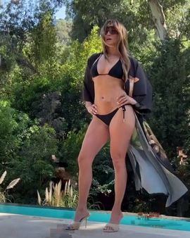 જેનિફર હોટ લાગી રહી છે