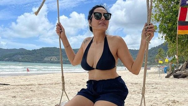 કામ્યા પંજાબીએ 42 વર્ષે બ્લેક બ્રાલેટ-શોર્ટ્સમાં હોટ પોઝ આપ્યા, ફોટો સોશિયલ મીડિયા પર વાયરલ!