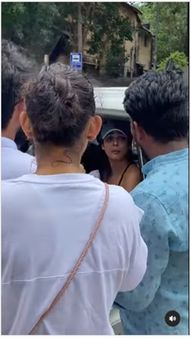 મિત્રો સાથે વાત કરવાનું શરૂ કર્યું