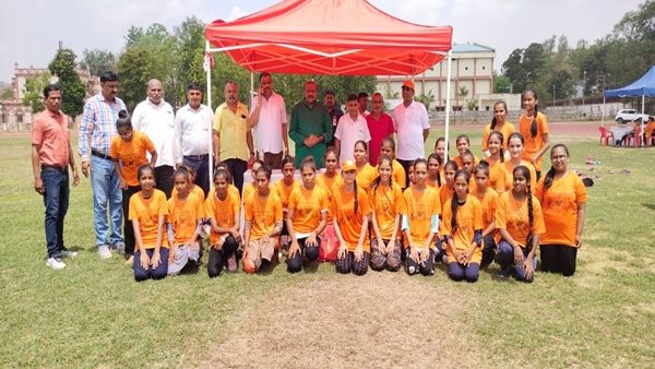 જીવનની ઘણી સમસ્યાઓના ઉકેલો રમતના મેદાનમાંથી મળતા હોય છે જીવનની ઘણી સમસ્યાઓના ઉકેલો રમતના મેદાનમાંથી મળતા હોય છે