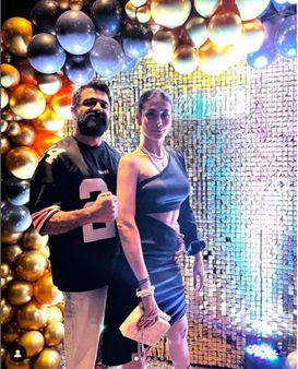 રોમાંસમાં મગ્ન હતી પવિત્રા રોમાંસમાં મગ્ન હતી પવિત્રા